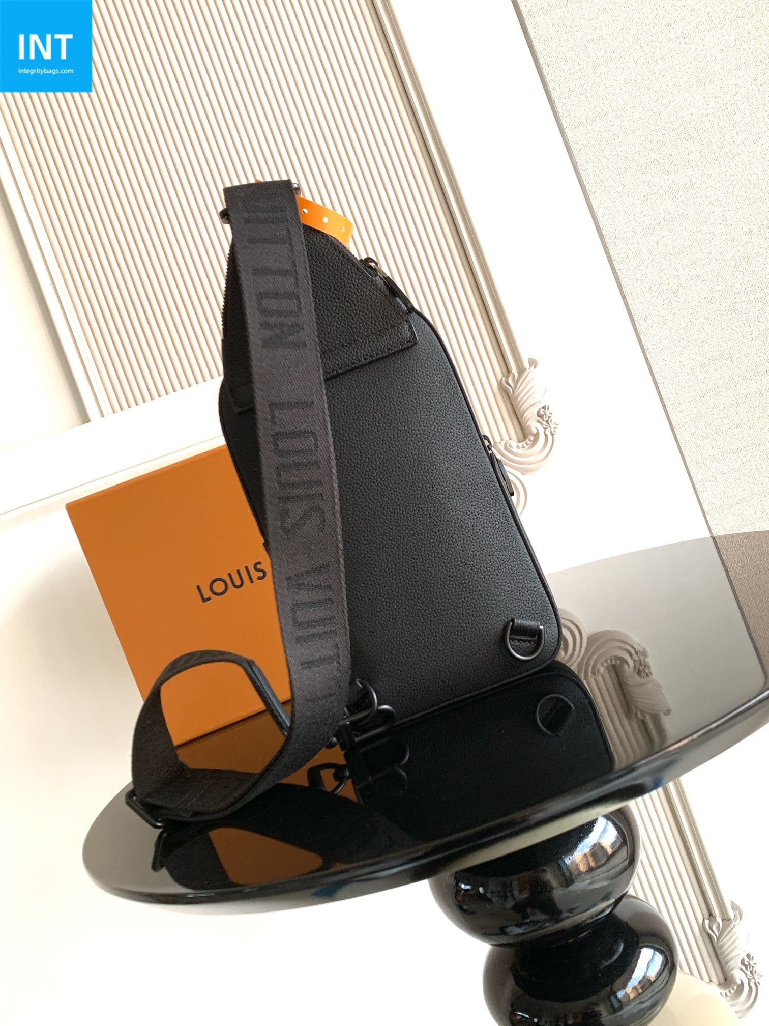 L0vis Vvtt0n M15255 Avenue Slingbag PM