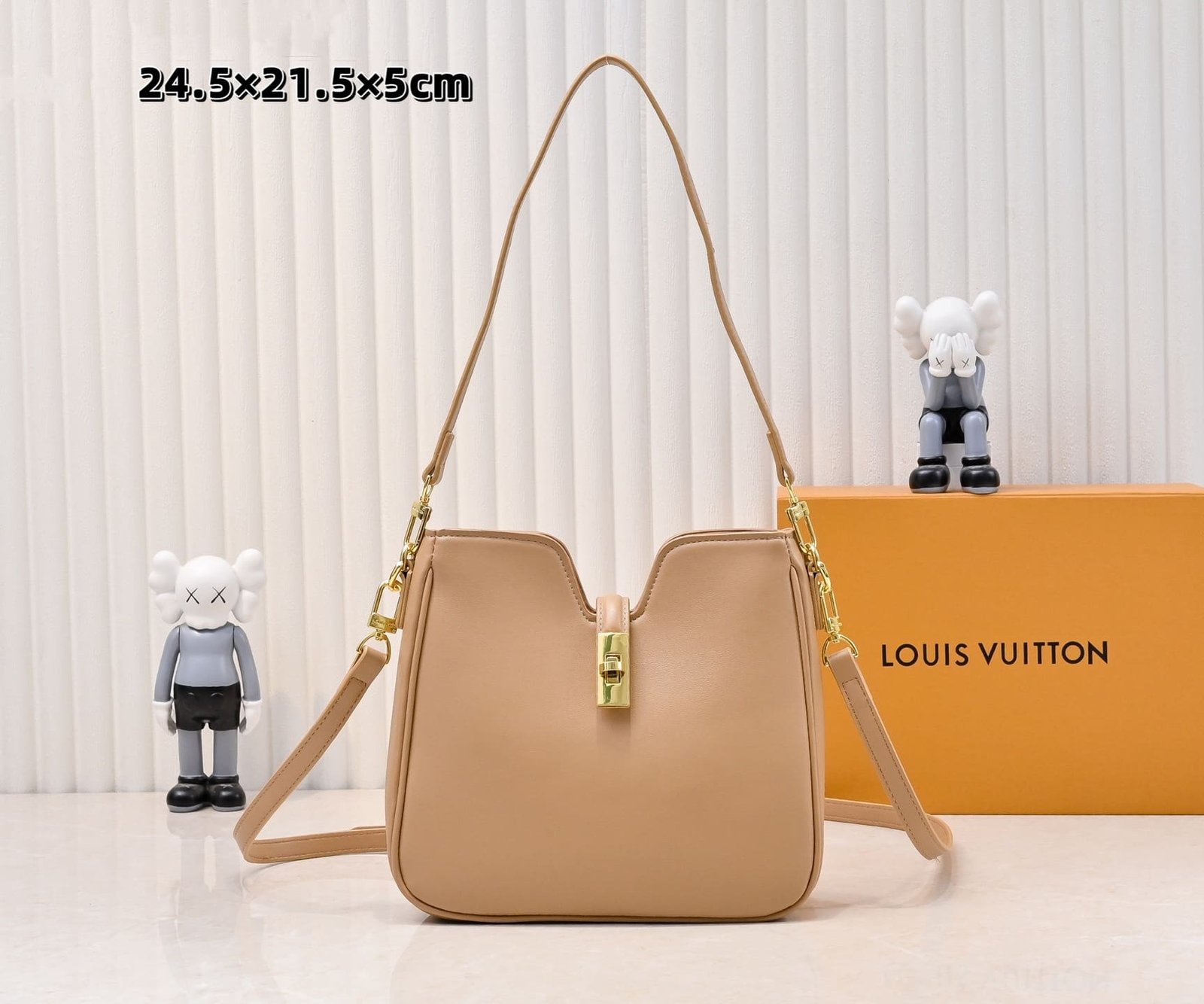L0vis Vvtt0n’s new hobo bag