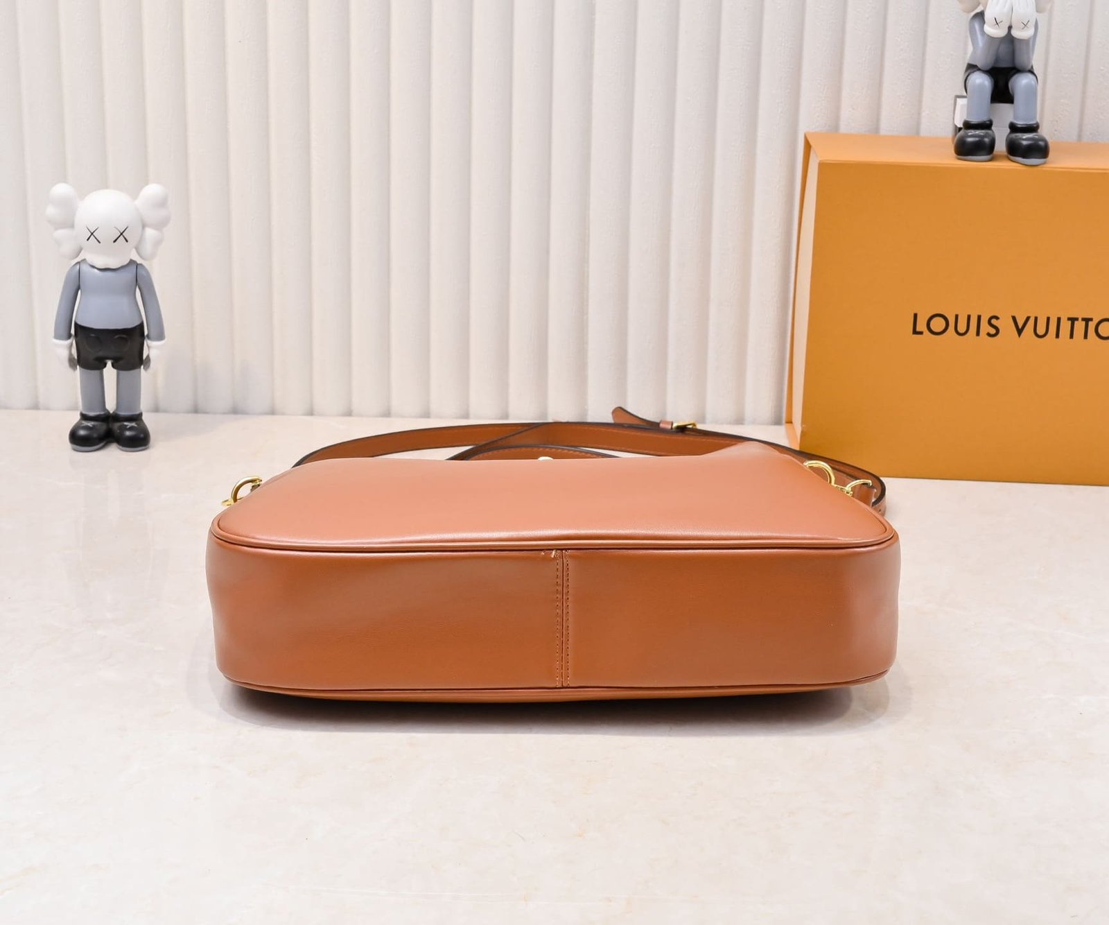 L0vis Vvtt0n’s new hobo bag
