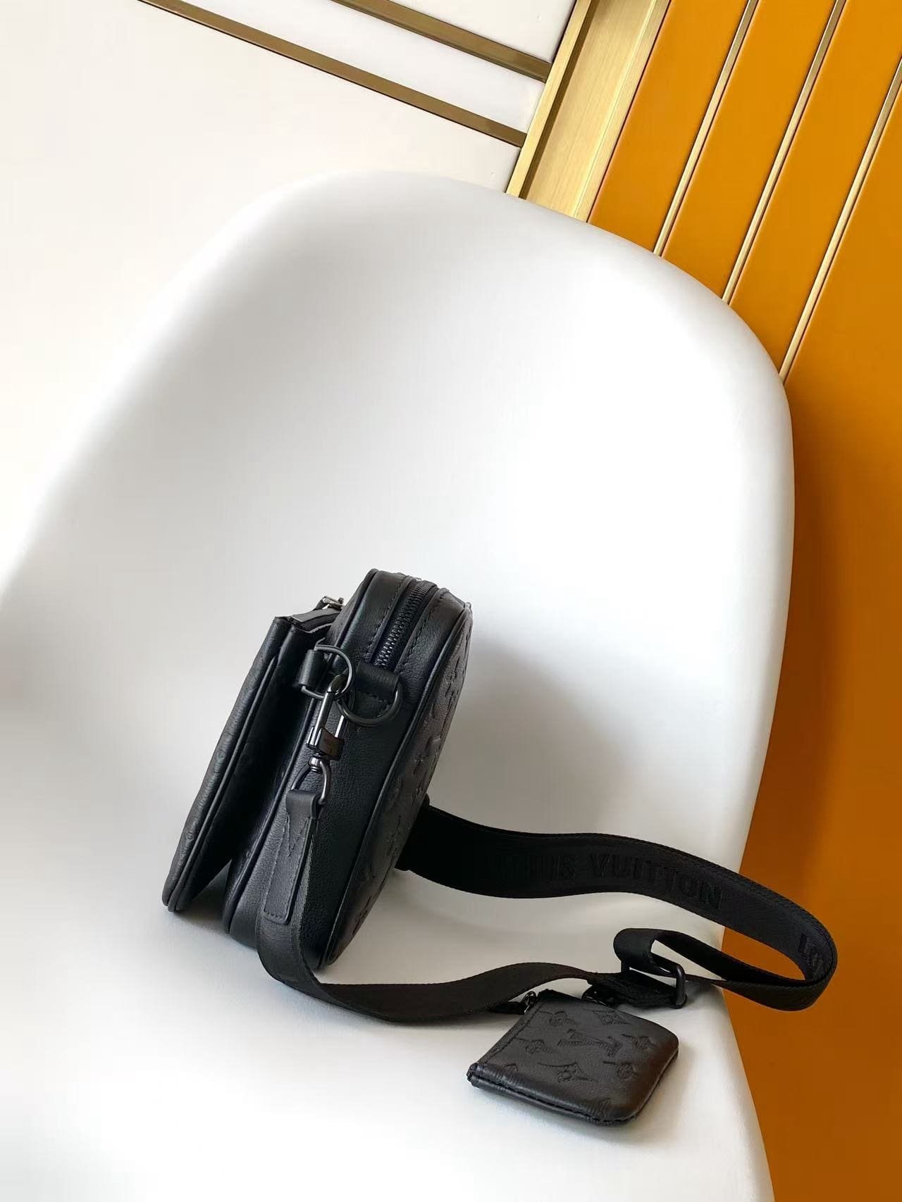 L0vis Vvtt0n M26713 Trio Messenger