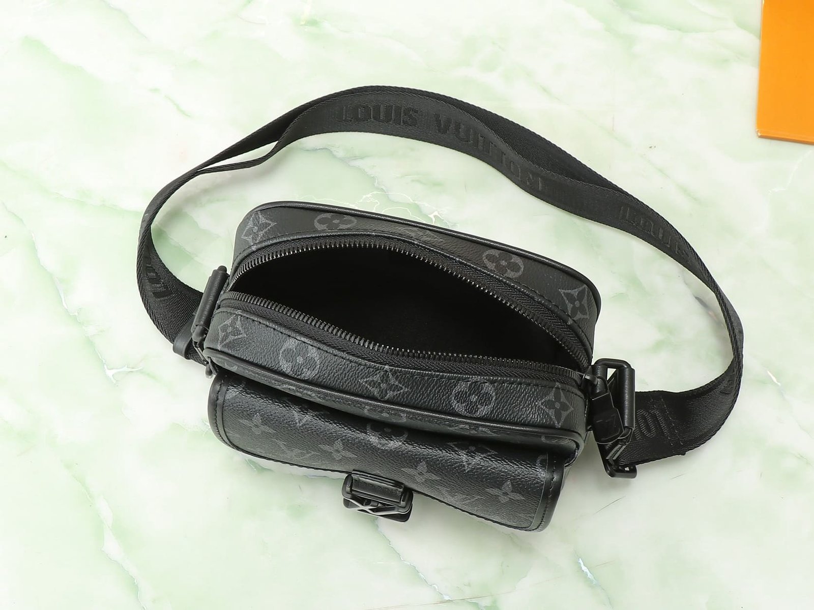 L0vis Vvtt0n M12518 Getaway Messenger
