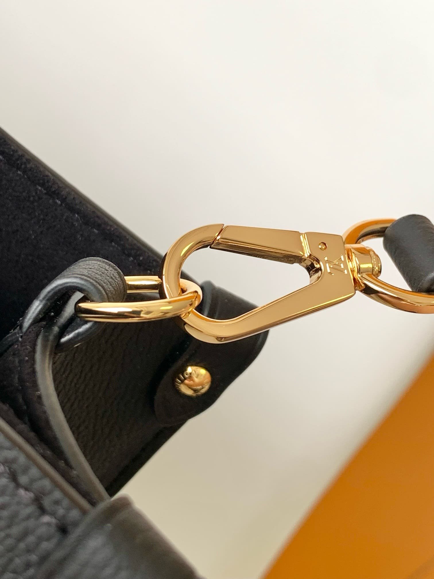 L0vis Vvtt0n M22311 Lock & Go