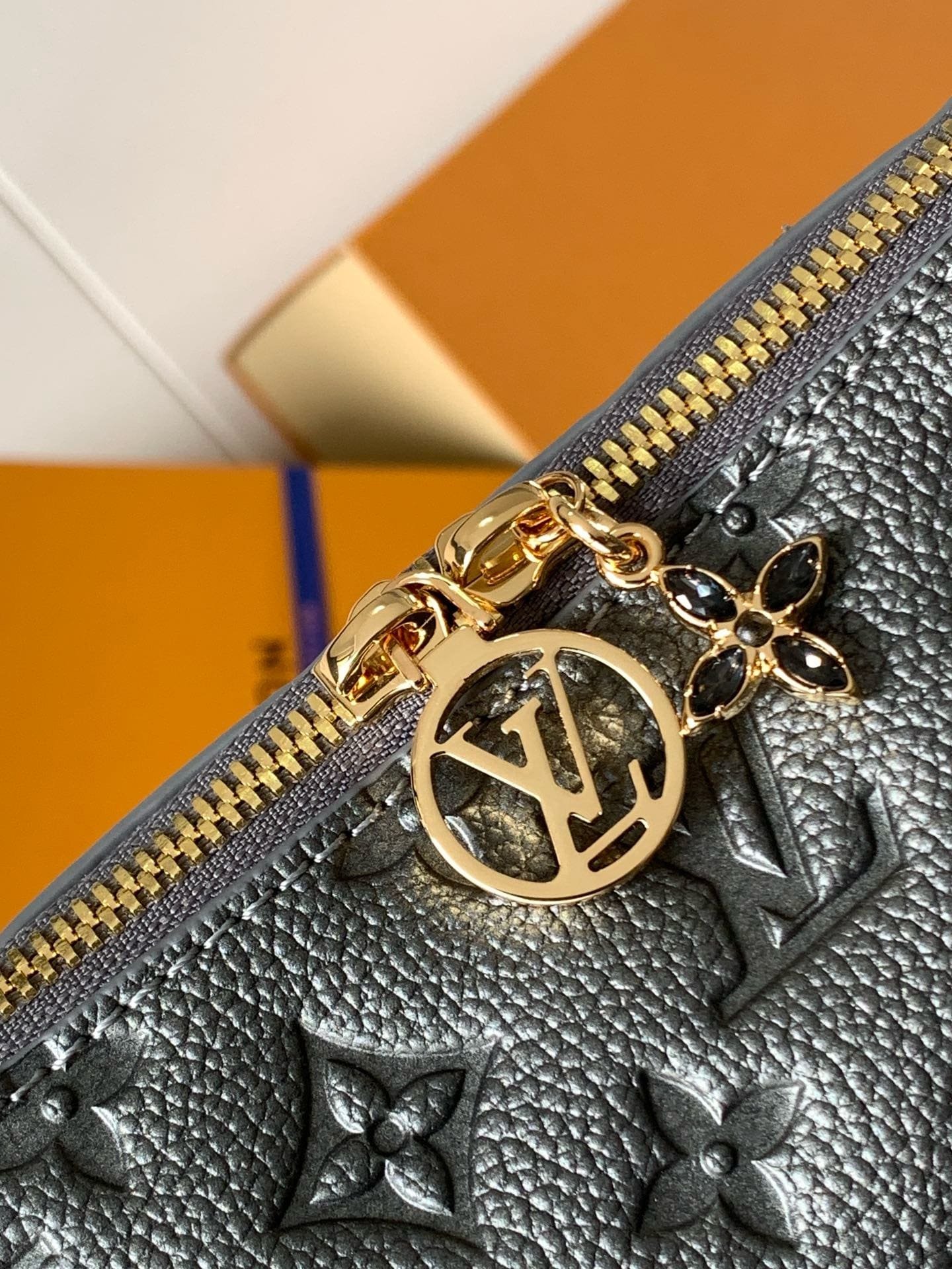 L0vis Vvtt0n M12174 Pochette Sèvres