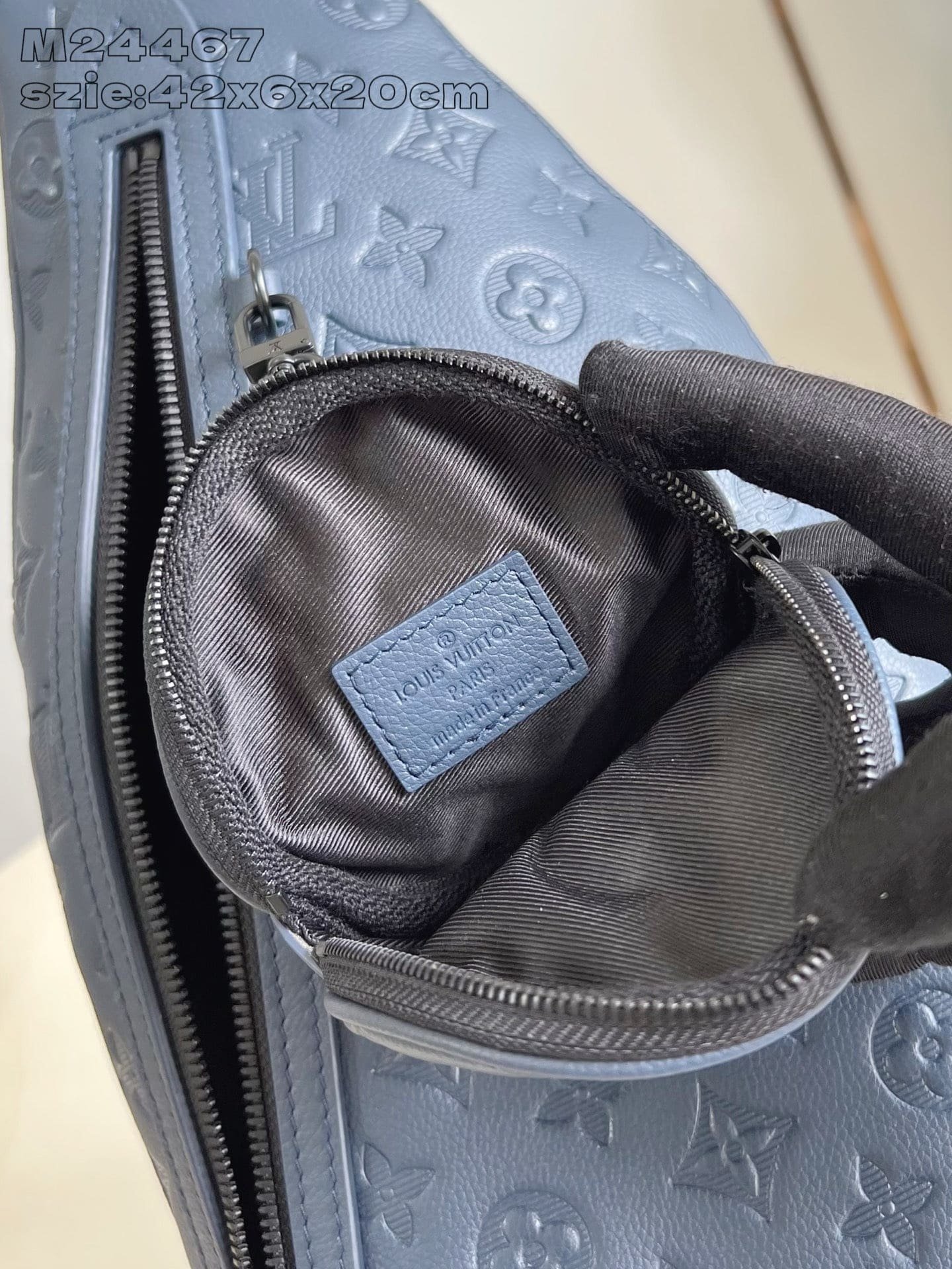 L0vis Vvtt0n M24467 Duo Slingbag