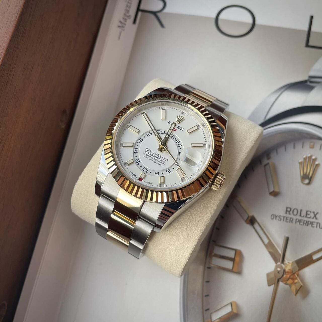 R01ex Sky-Dweller 326933 Stainless Steel Yellow Gold White Dial (2022)