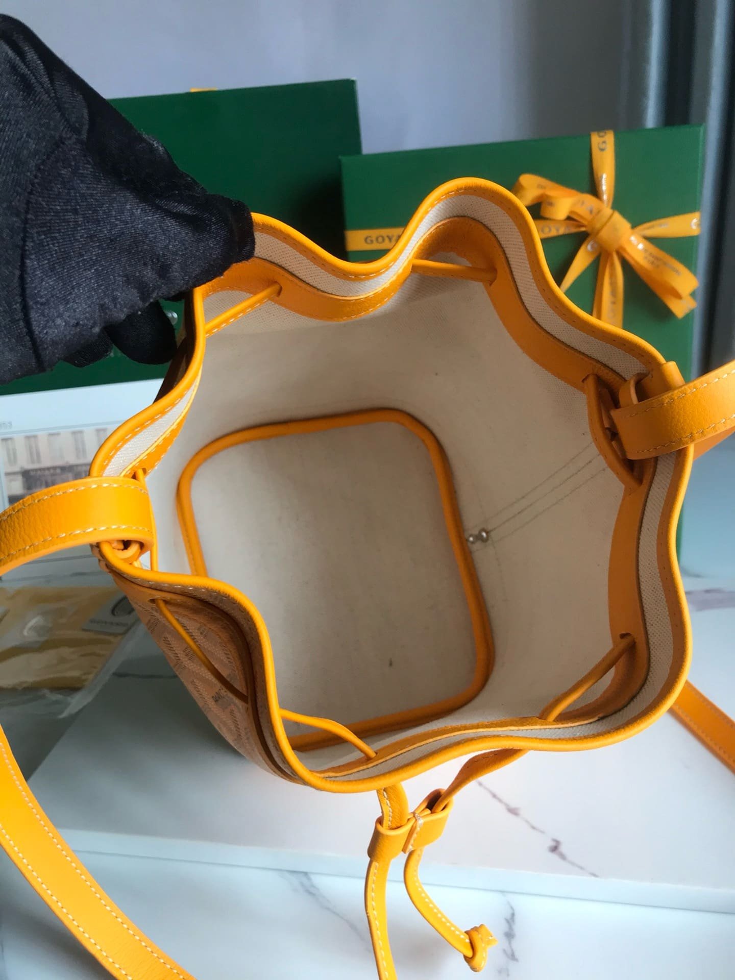 G09ard Petit Flot Bucket Bag