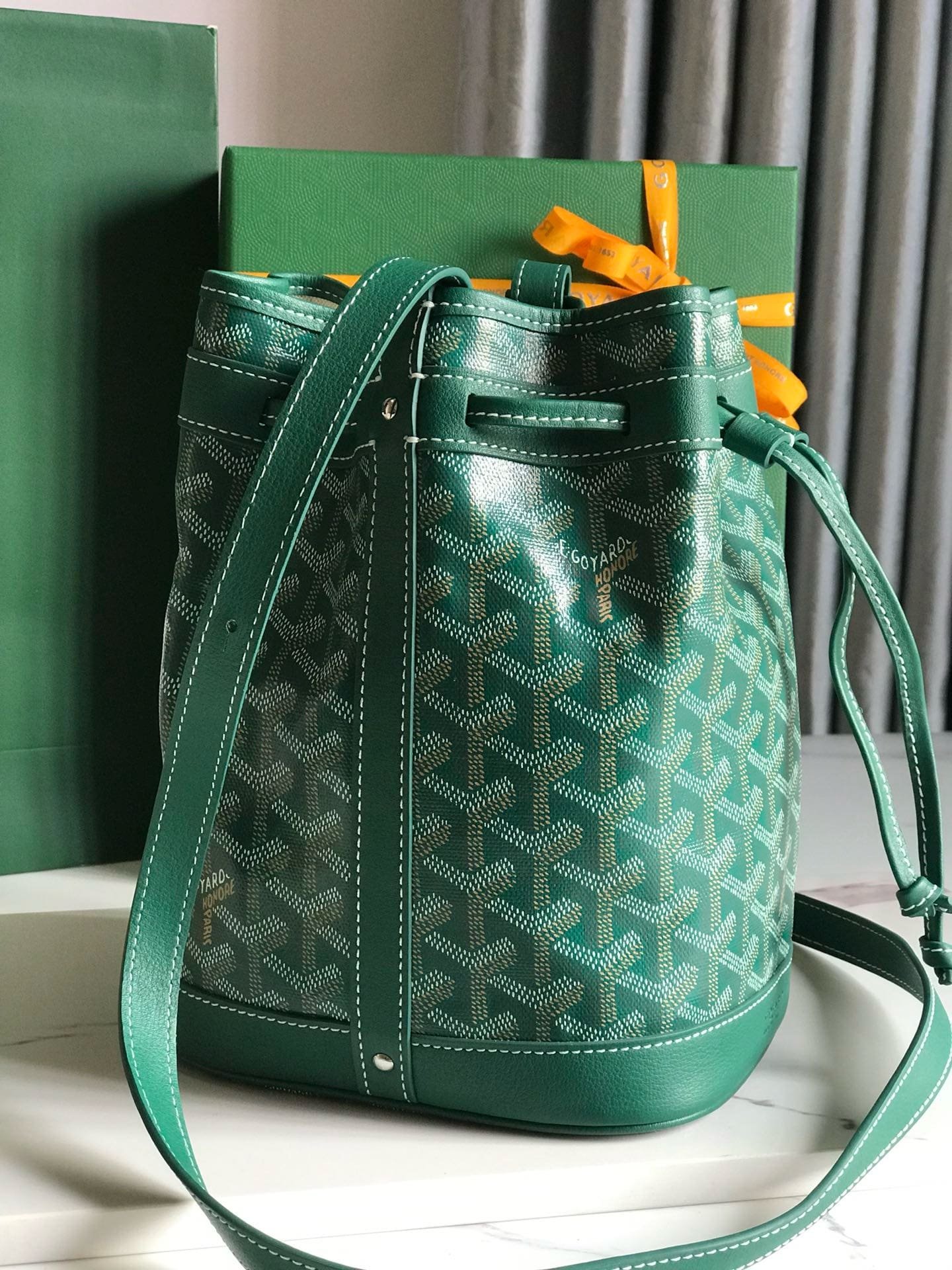 G09ard Petit Flot Bucket Bag