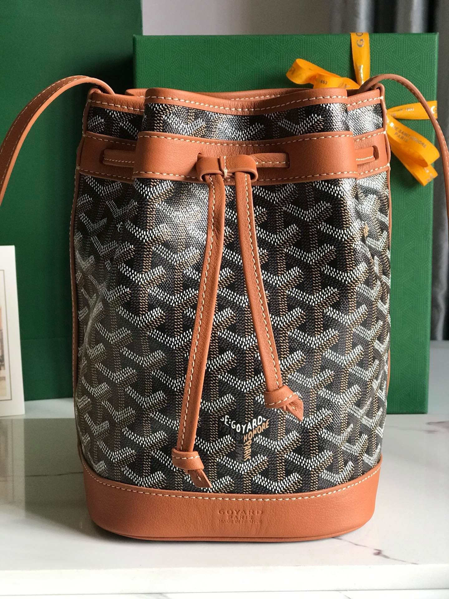 G09ard Petit Flot Bucket Bag
