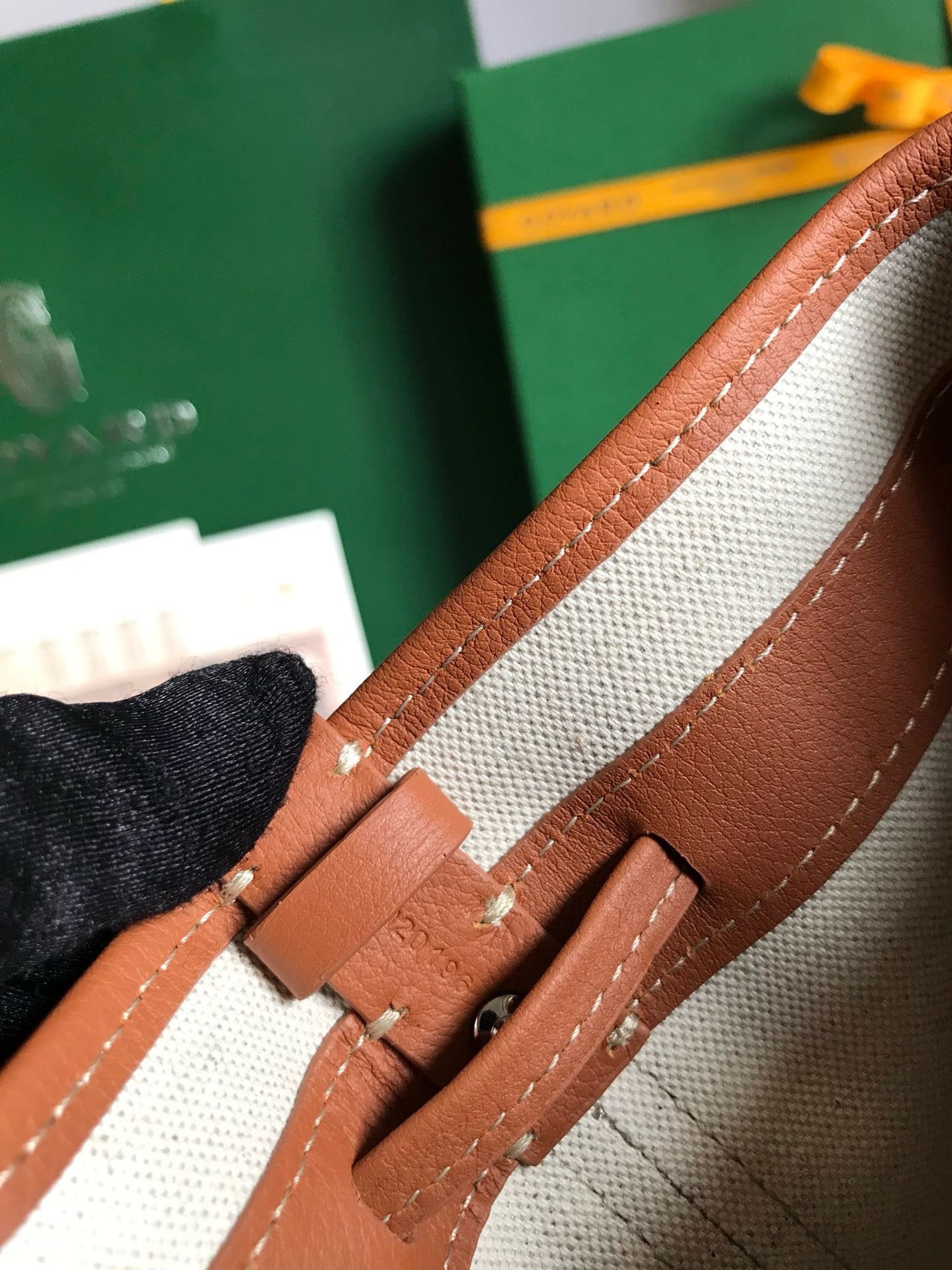 G09ard Petit Flot Bucket Bag