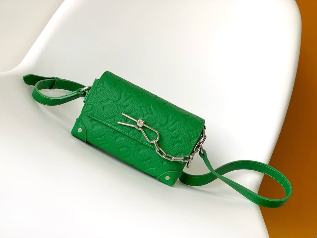 L0vis Vvtt0n M82916 Steamer Wearable Wallet
