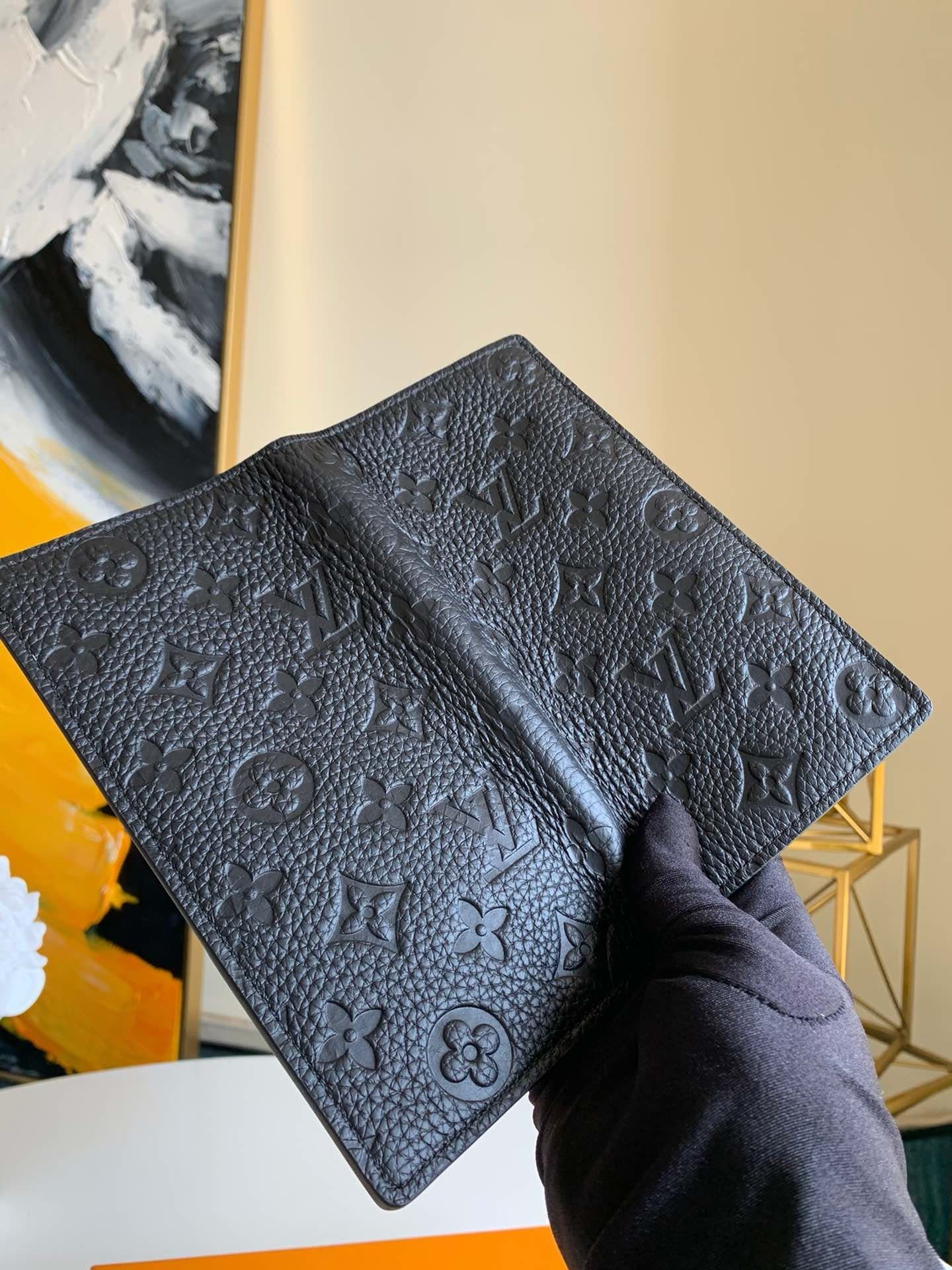 L0vis Vvtt0n M69038 Brazza Wallet