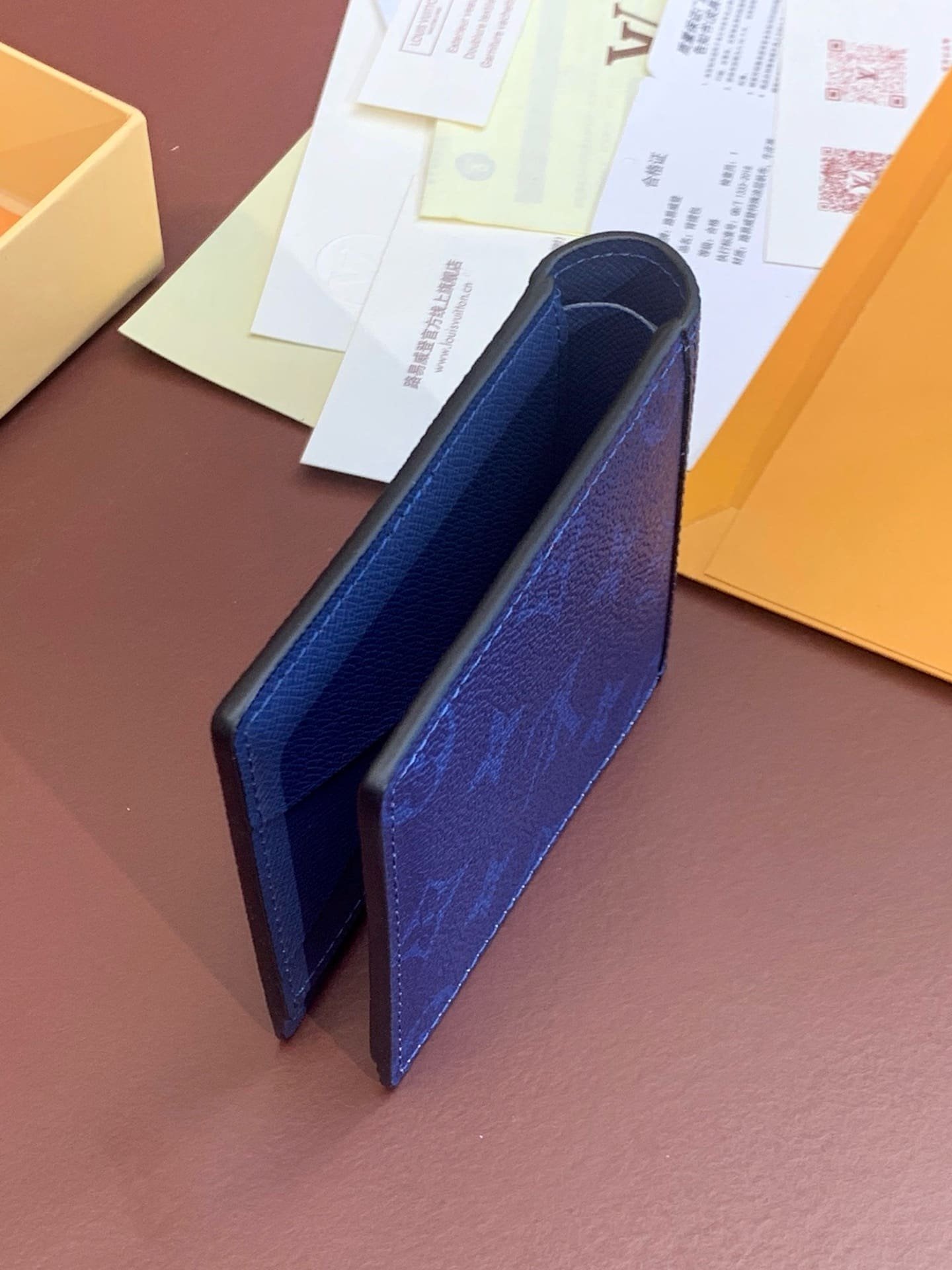 L0vis Vvtt0n M30299 Multiple Wallet