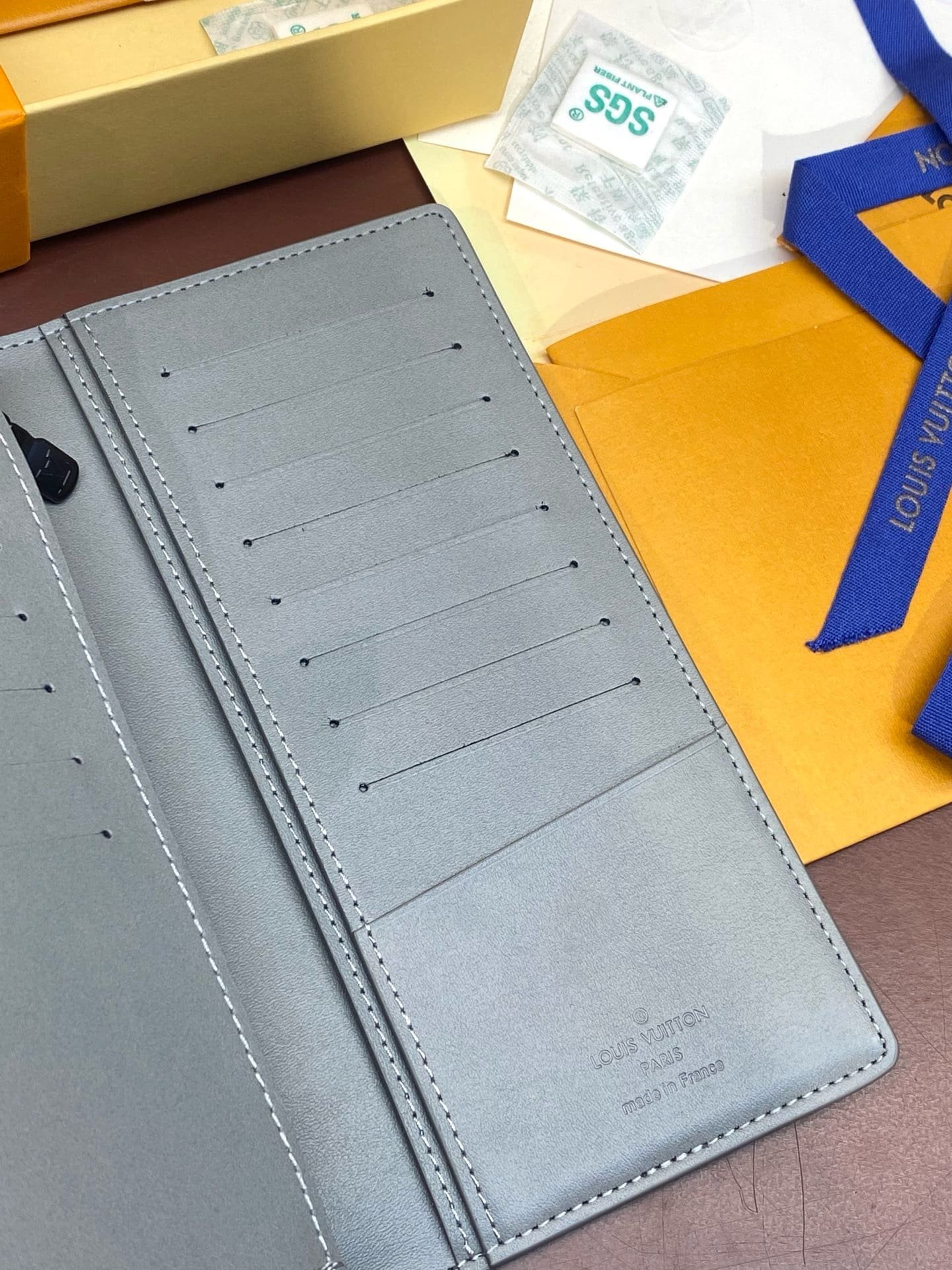 L0vis Vvtt0n M81335 Brazza Wallet