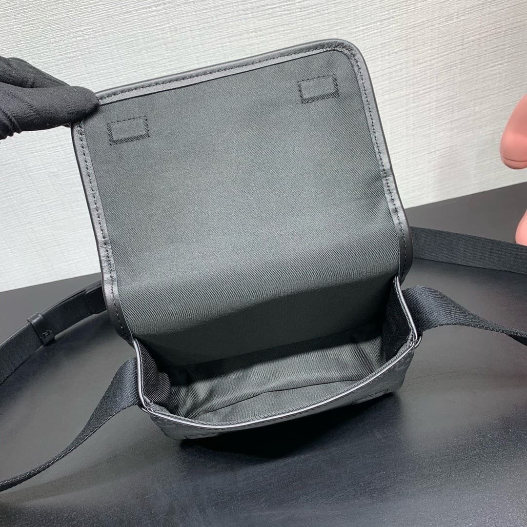 L0vis Vvtt0n M12599 Bosphore Wearable Wallet