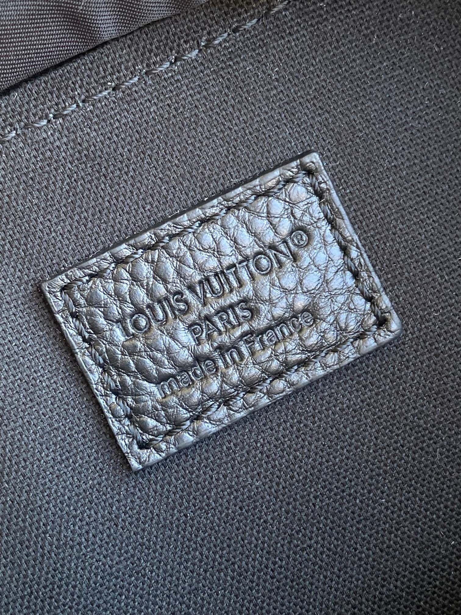 L0vis Vvtt0n M14135 Montsouris Backpack