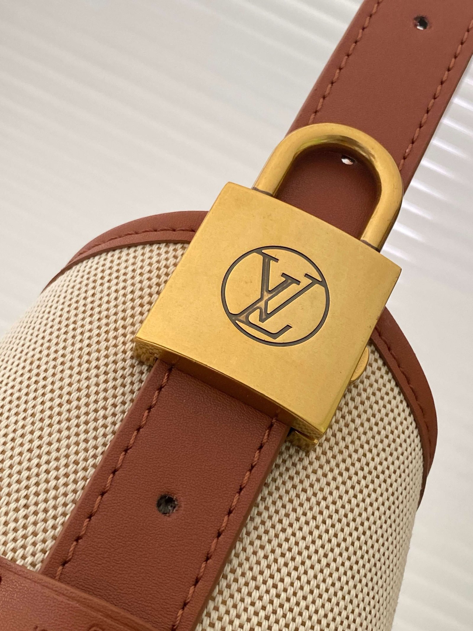 L0vis Vvtt0n M25468 Low Key PM Hobo Bag