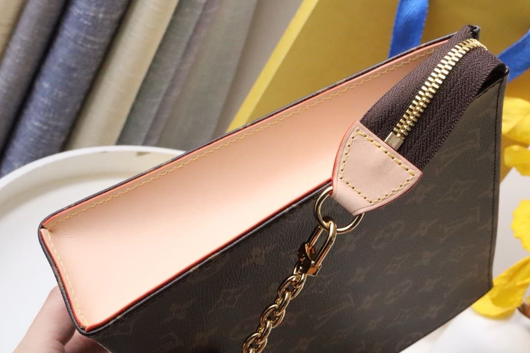 L0vis Vvtt0n M81412 Toiletry Pouch On Chain