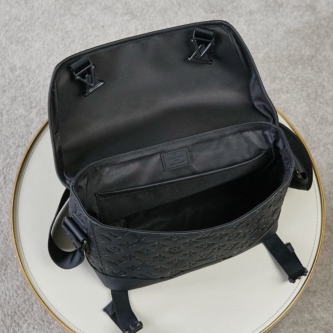 L0vis Vvtt0n M25121 Messenger Voyager PM