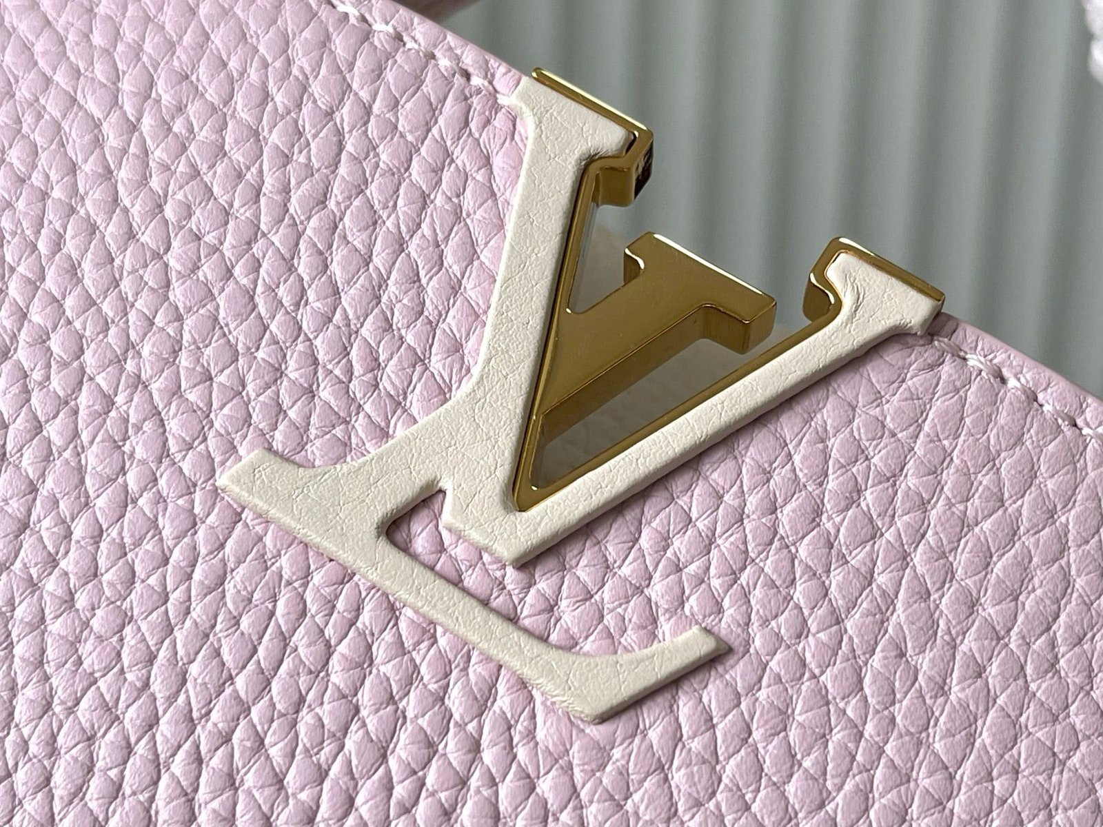 L0vis Vvtt0n M23951 CAPUCINES MINI BAG