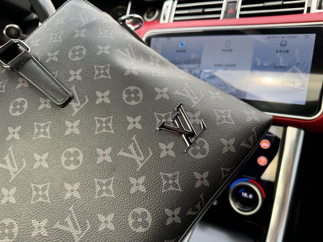 L0vis Vvtt0n briefcase