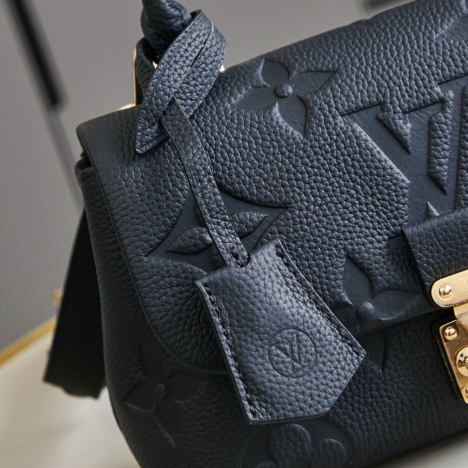 L0vis Vvtt0n M45977 Madeleine BB Bag