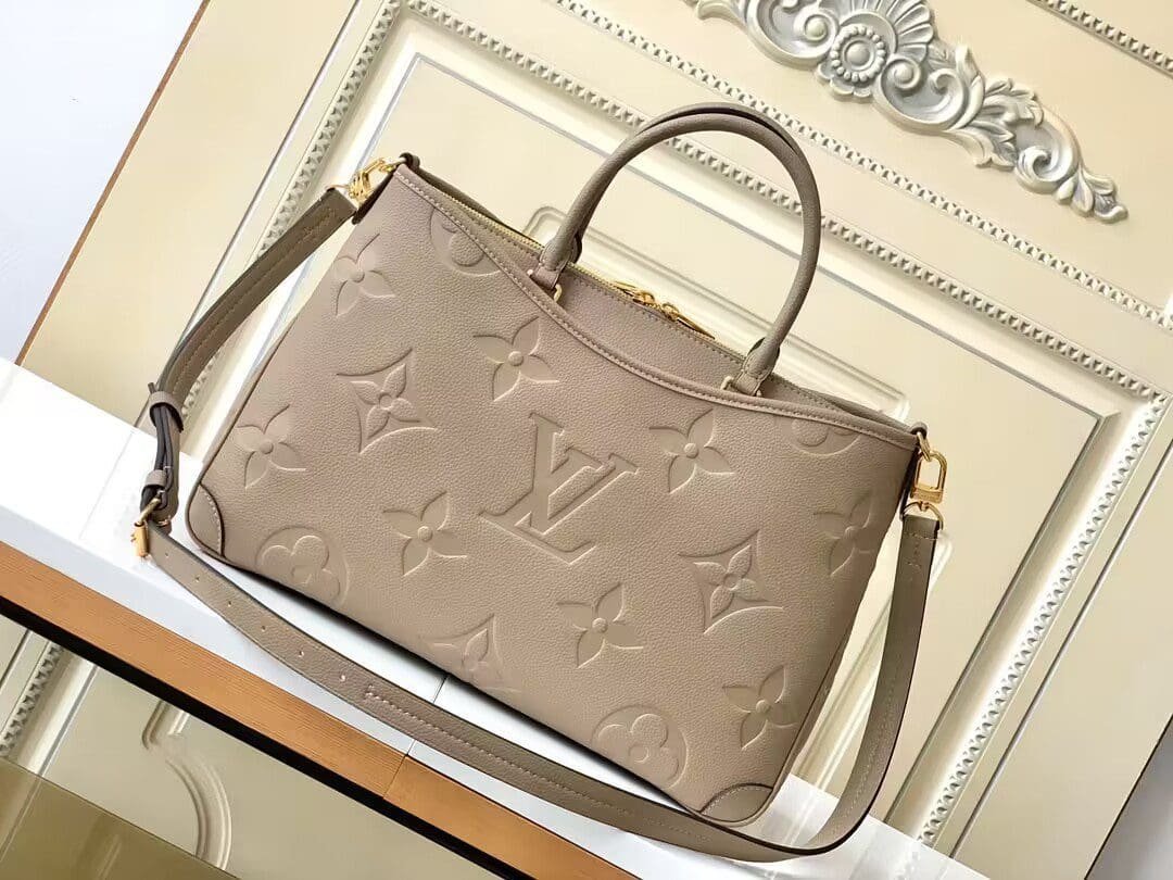L0vis Vvtt0n TRIANON medium handbag M46504