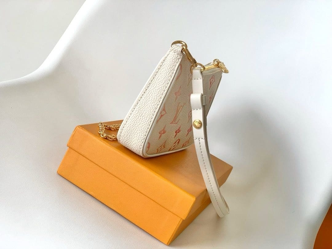 L0vis Vvtt0n M83448 Easy Pouch On Strap