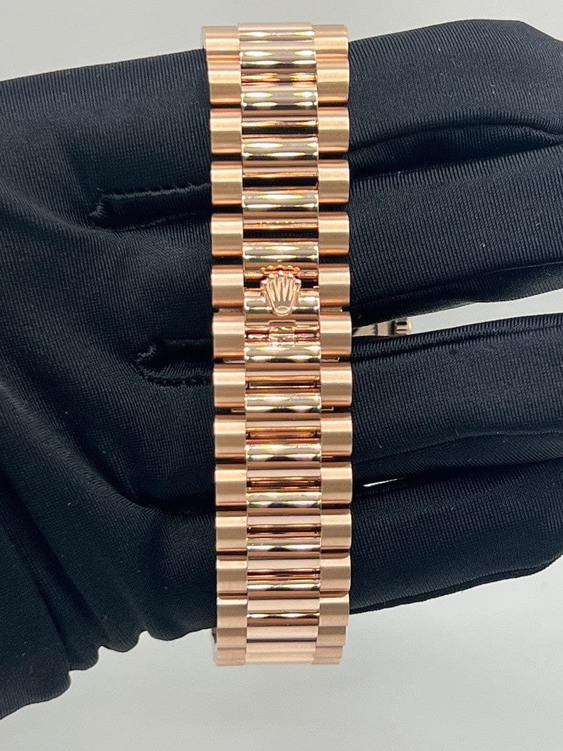 R01ex Day-Date 36 128235 Rose Gold White Dial