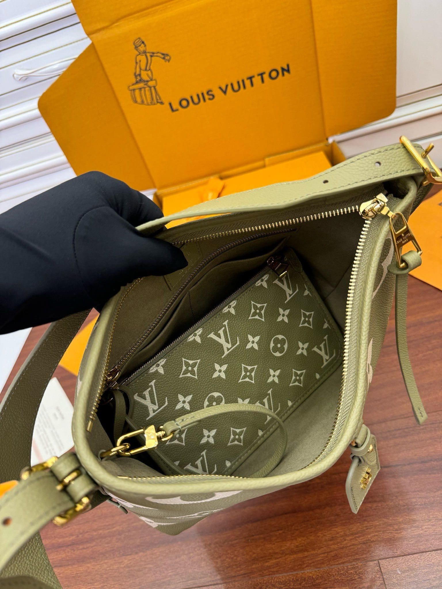 L0vis Vvtt0n M46672 CarryAll PM