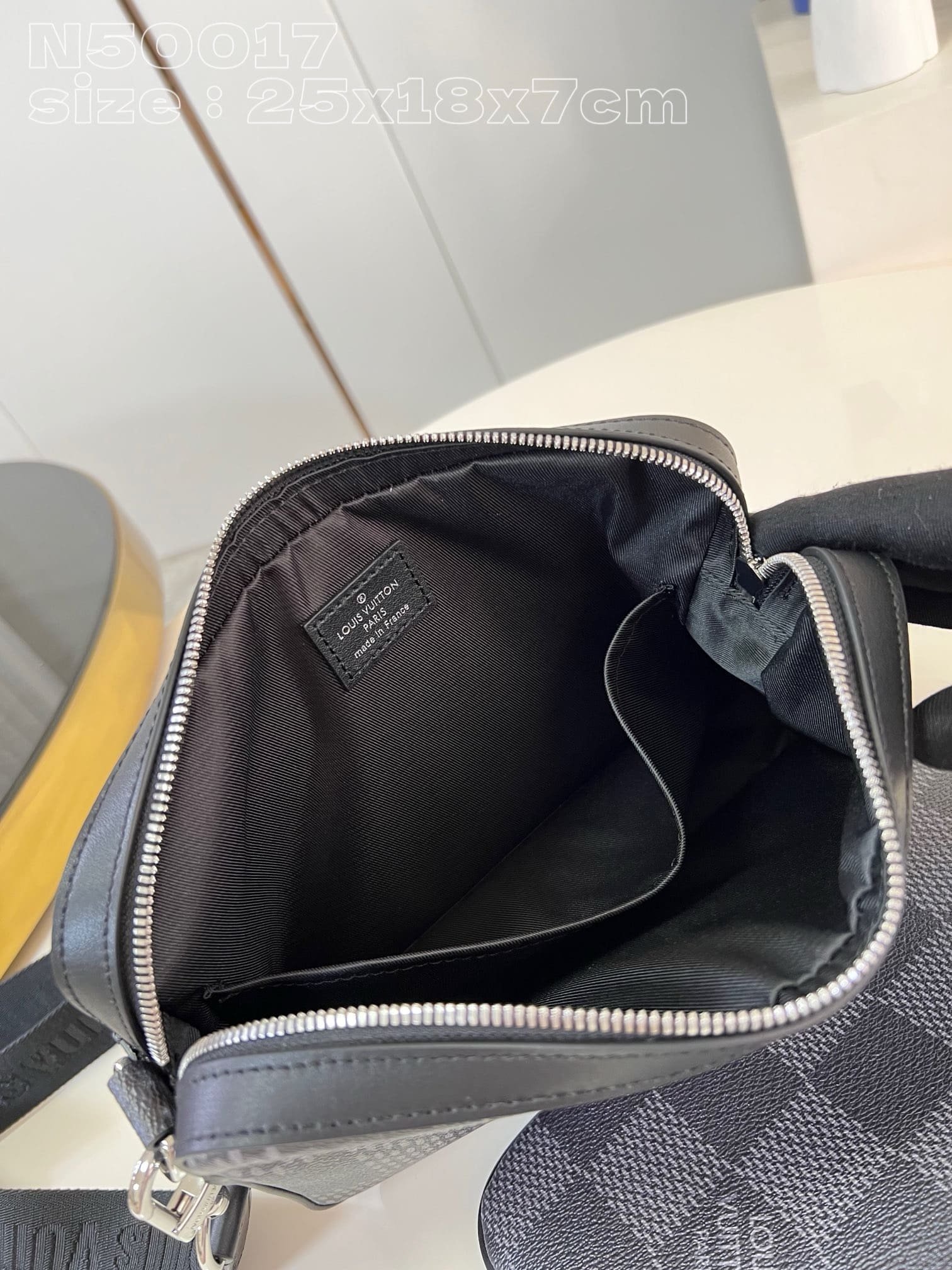 L0vis Vvtt0n Trio Messenger N50017