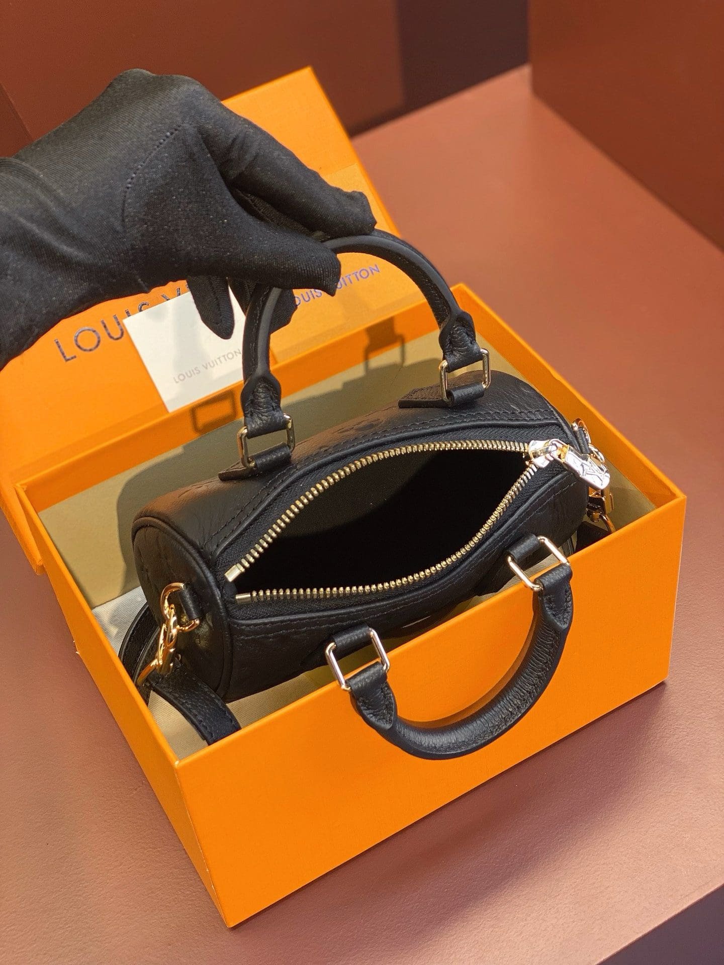 L0vis Vvtt0n M82450 NANO SPEEDY BAG