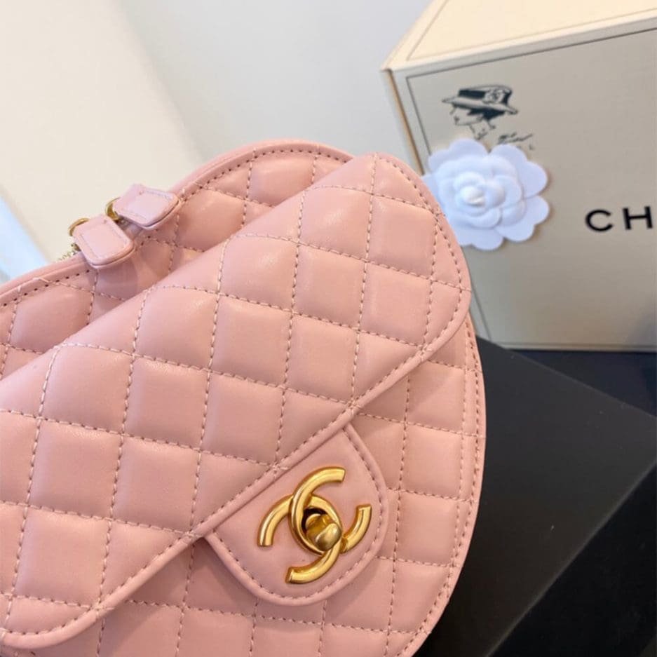 Ch**el 22s Heart Bag AS3191