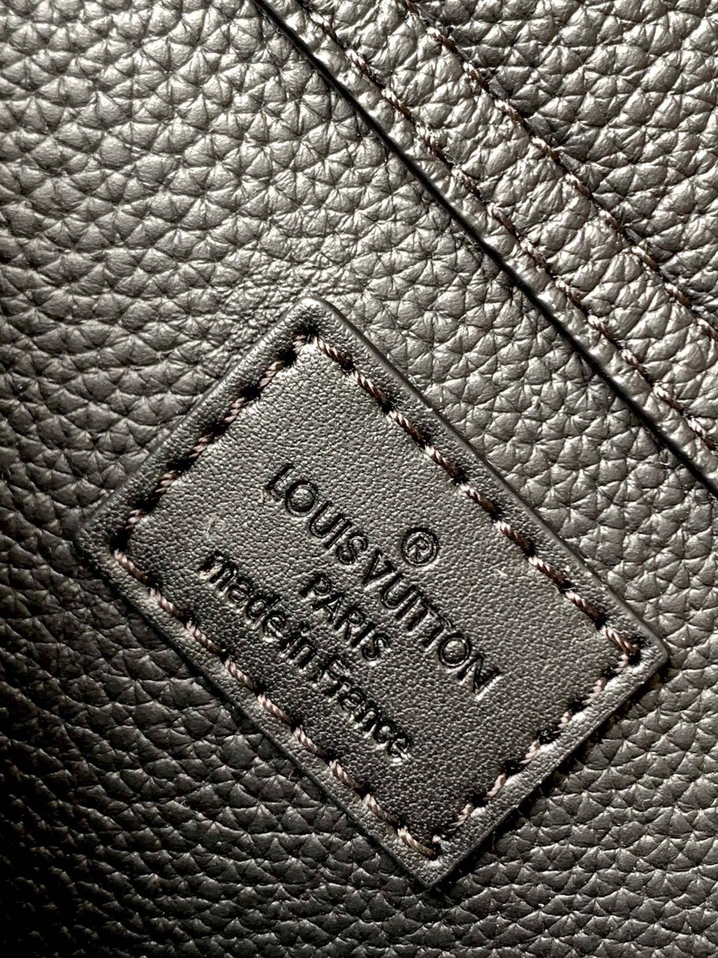 L0vis Vvtt0n M57081 TAKEOFF Shoulder Bag