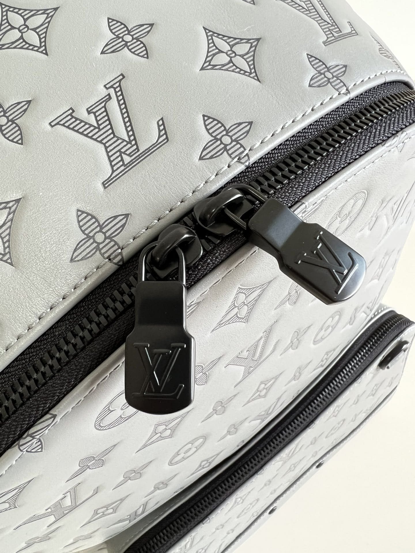 L0vis Vvtt0n M46105 RACER Backpack