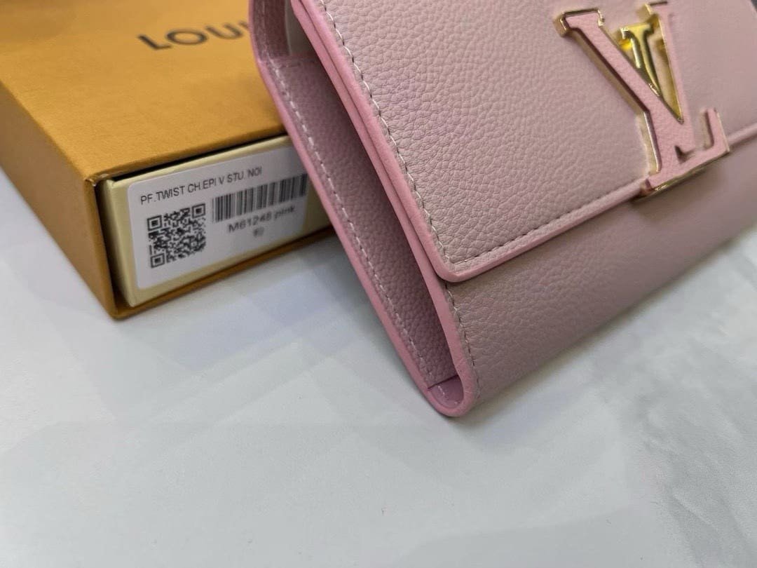 L0vis Vvtt0n M61249 Capucines Wallet