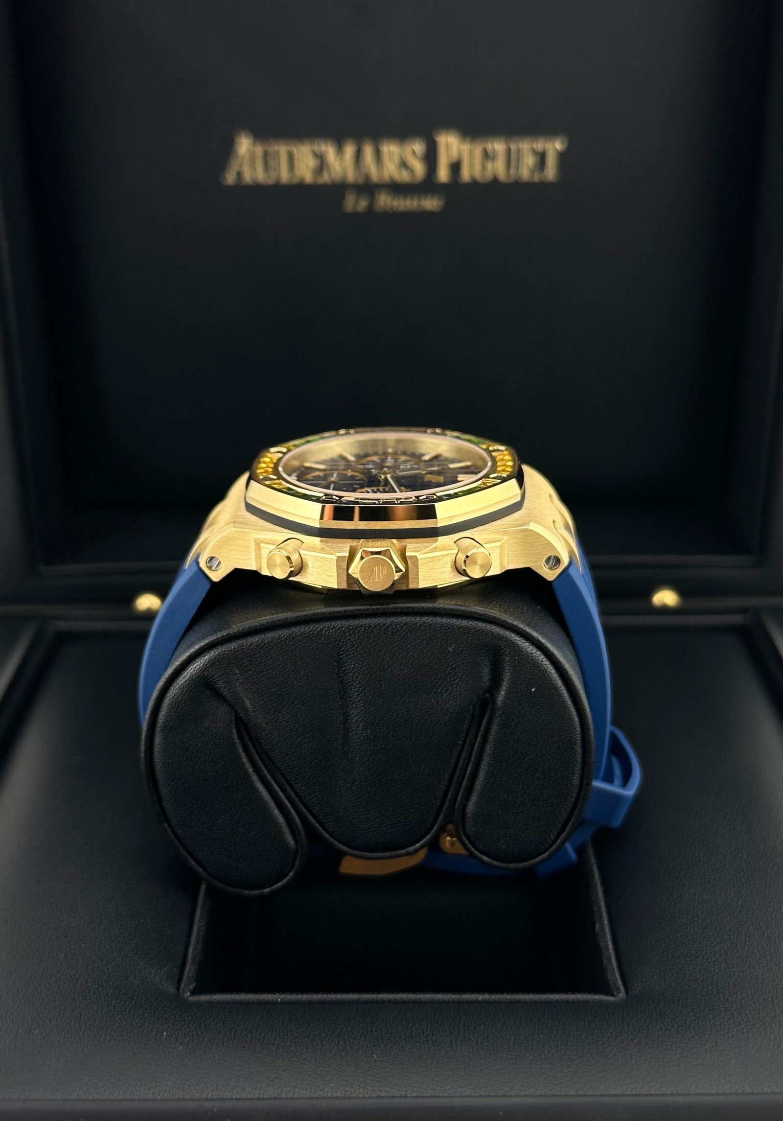 Audemars P1g*et Royal Oak Offshore 26236BA.YY.D346CA.01 Yellow Gold Sapphire Dial (2023)