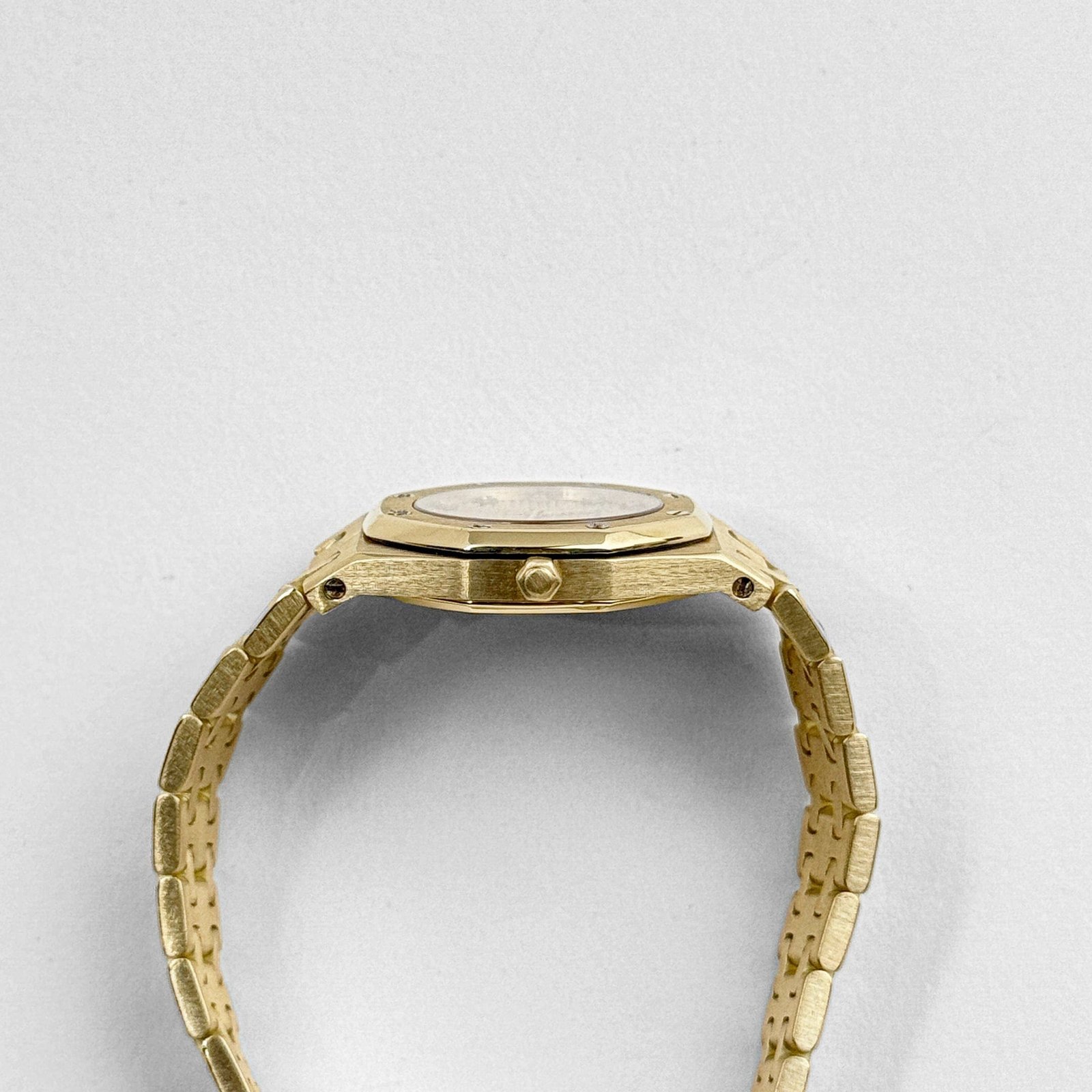 Audemars P1g*et Royal Oak Vintage ‘Ladies’ Yellow Gold Champagne D1am0nd Dial Quartz 26mm