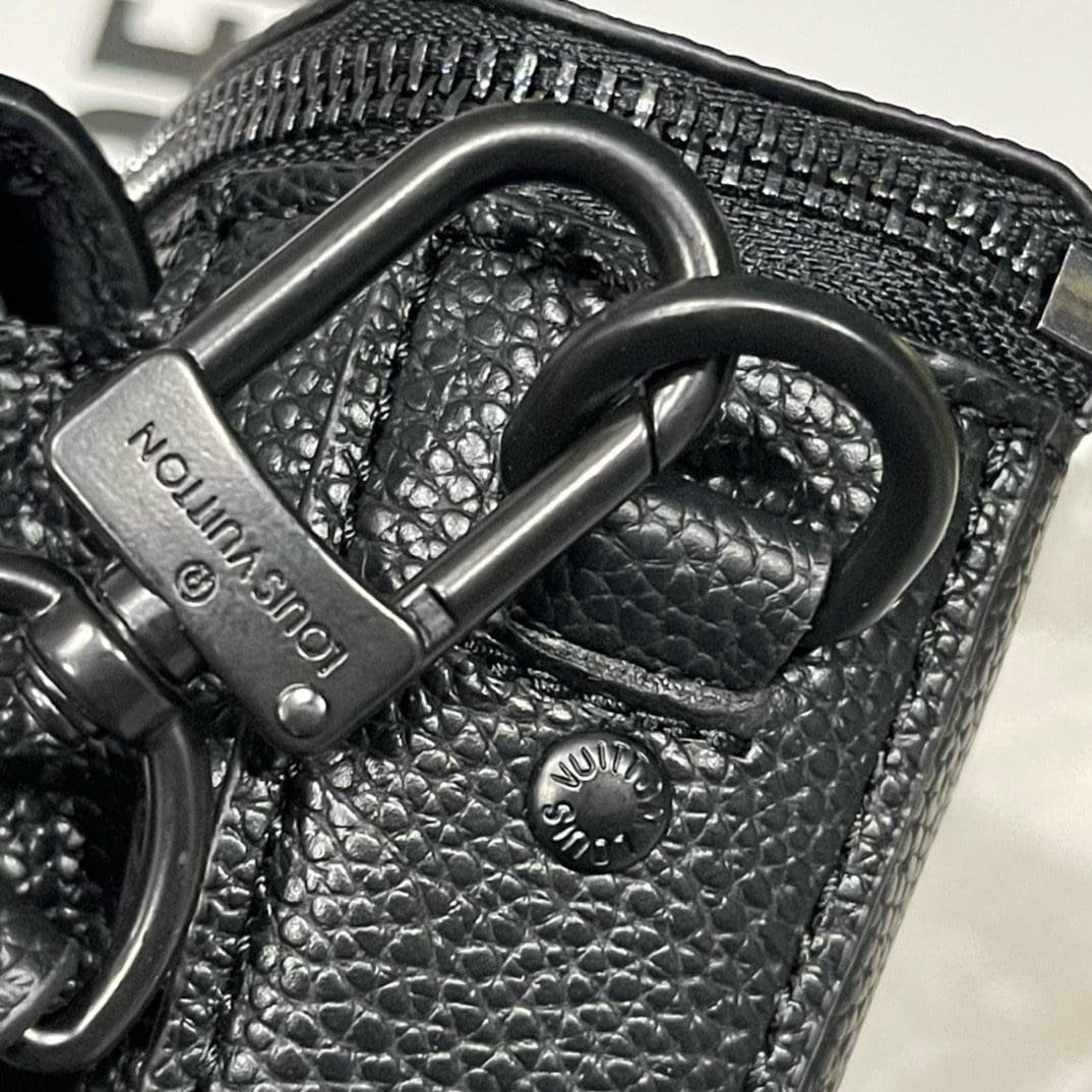 L0vis Vvtt0n M83563 PILOT MINI BAG