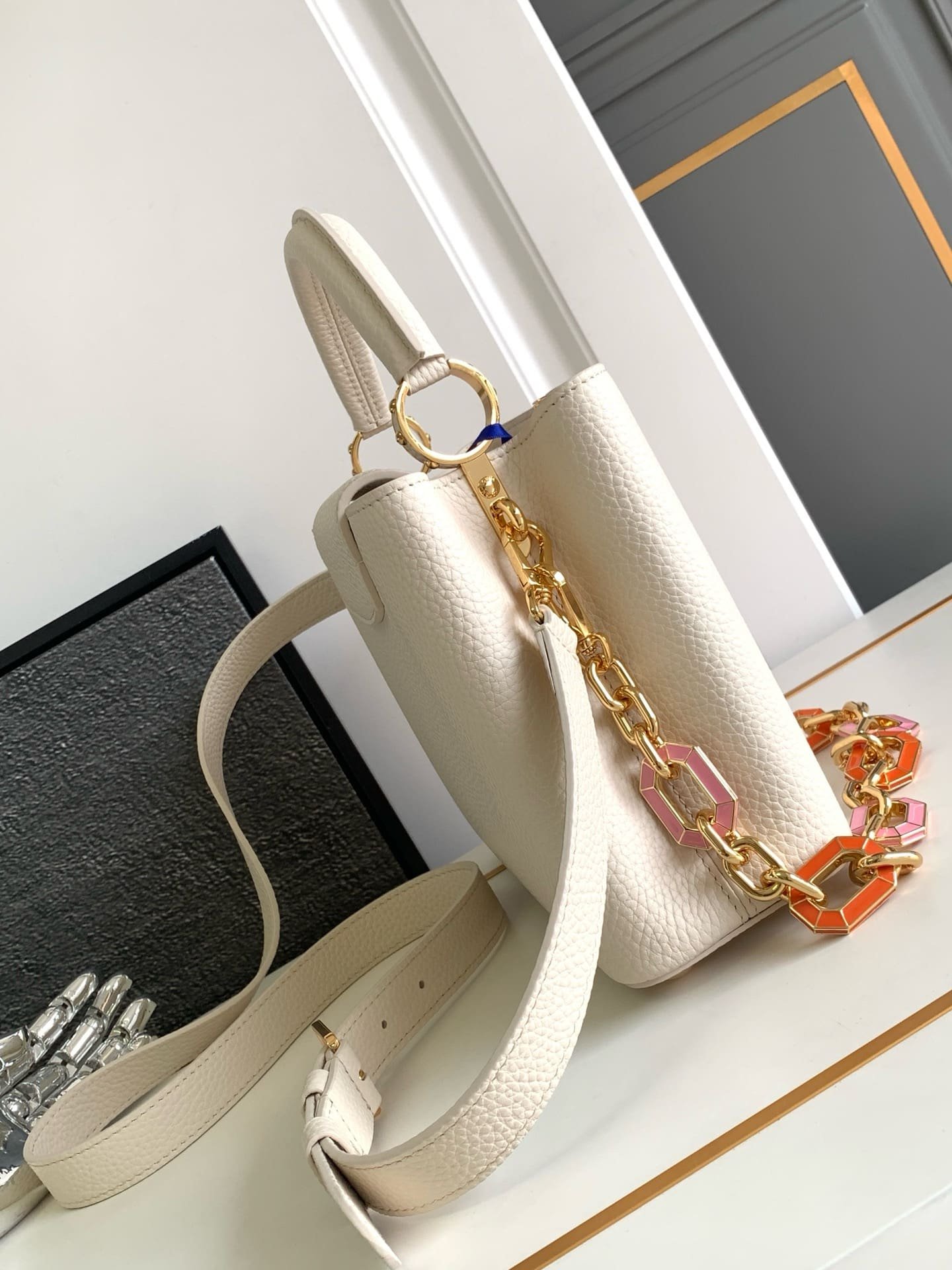L0vis Vvtt0n M24684 CAPUCINES BB BAG