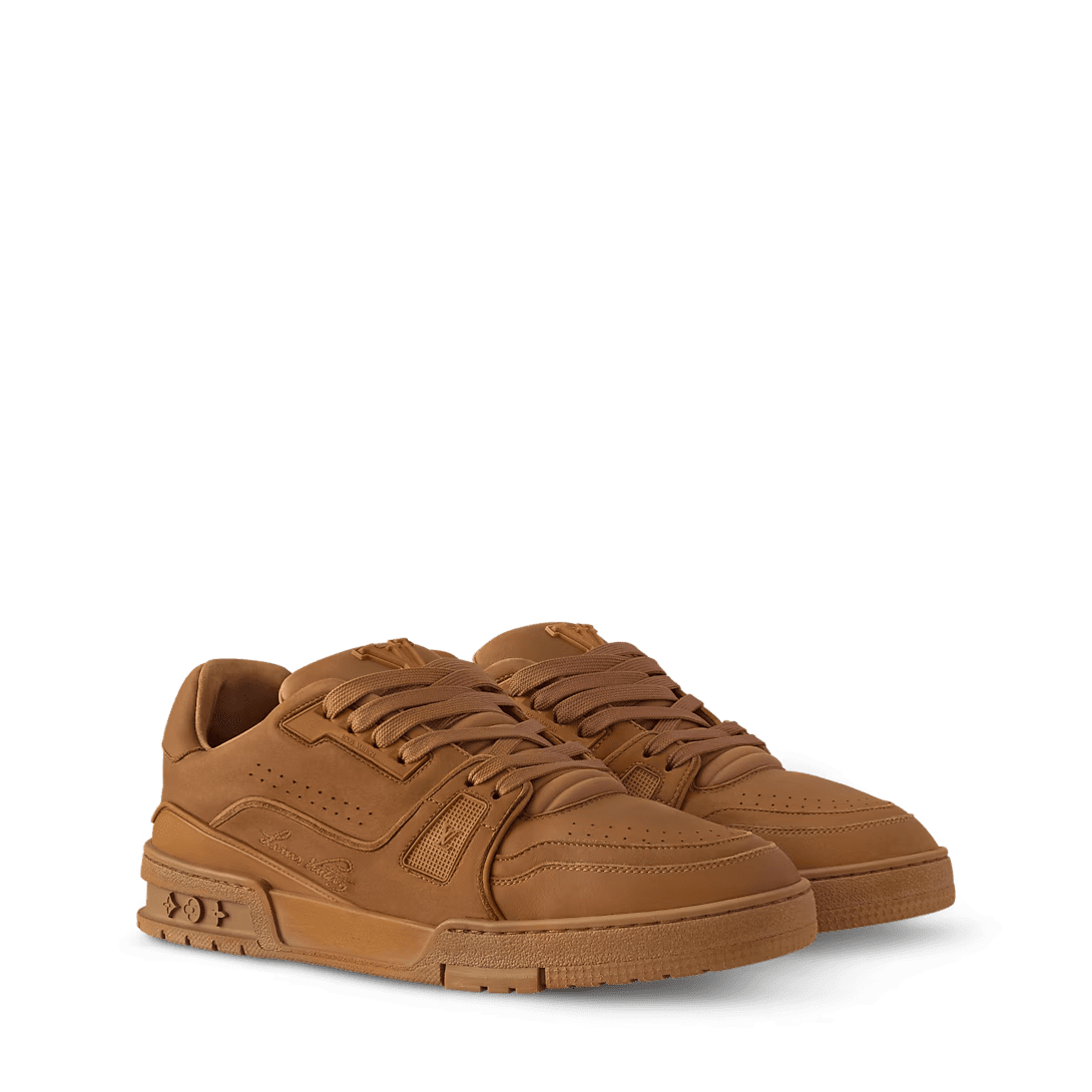 L0vis Vvtt0n 1ADEQ7 LV Trainer Distressed Sneaker