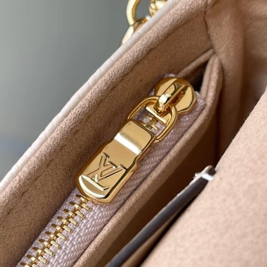 L0vis Vvtt0n Wallet on Chain Ivy M82210