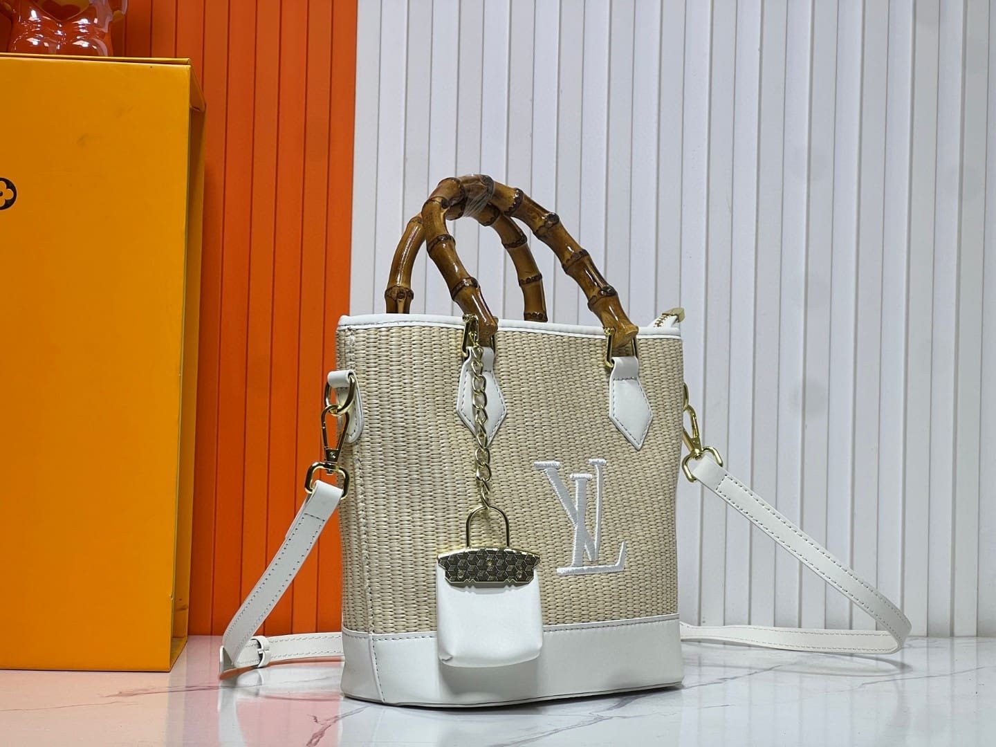 L0vis Vvtt0n Raffia Petit Bucket Tote