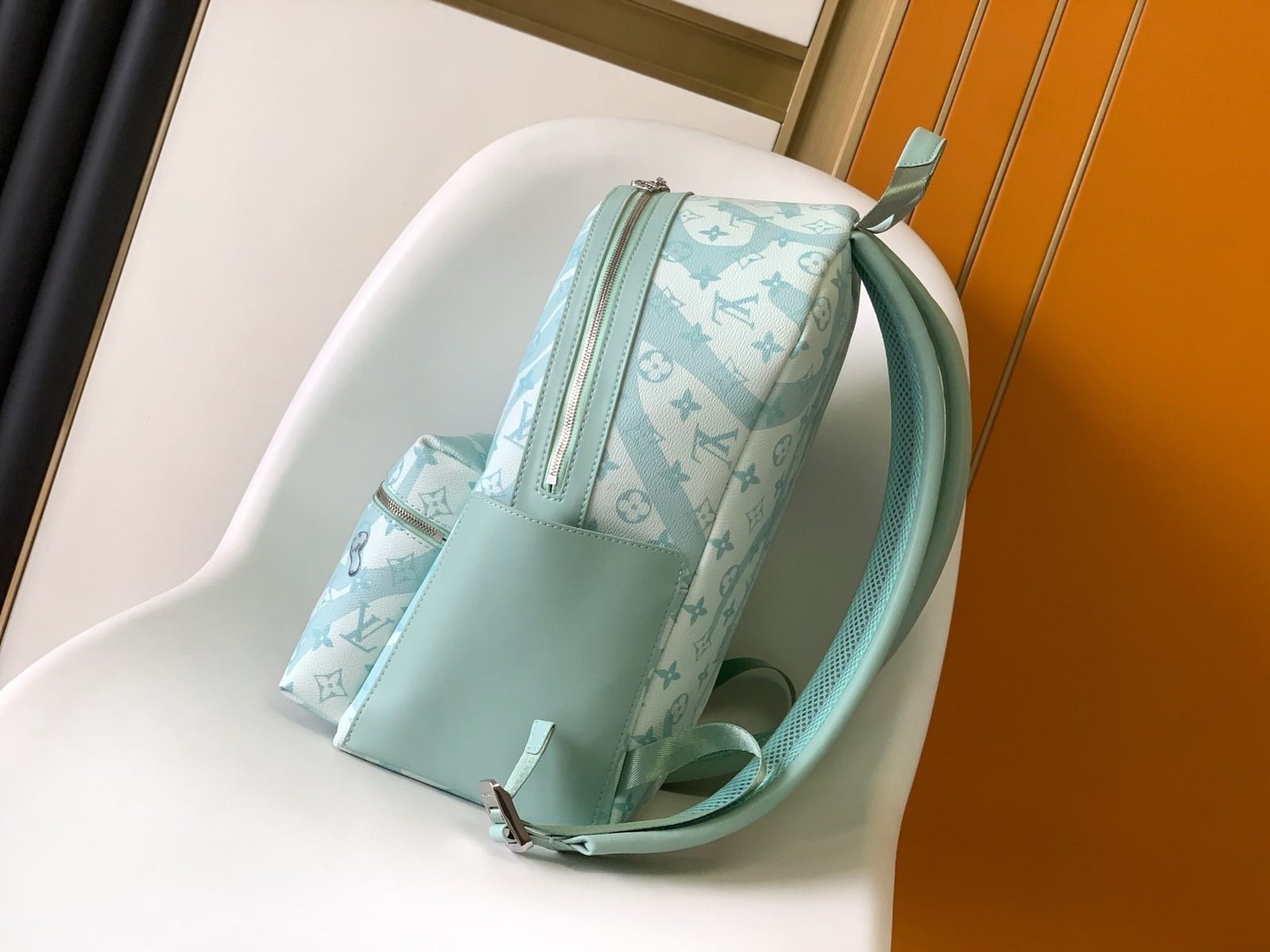 L0vis Vvtt0n M22519 Discovery Backpack
