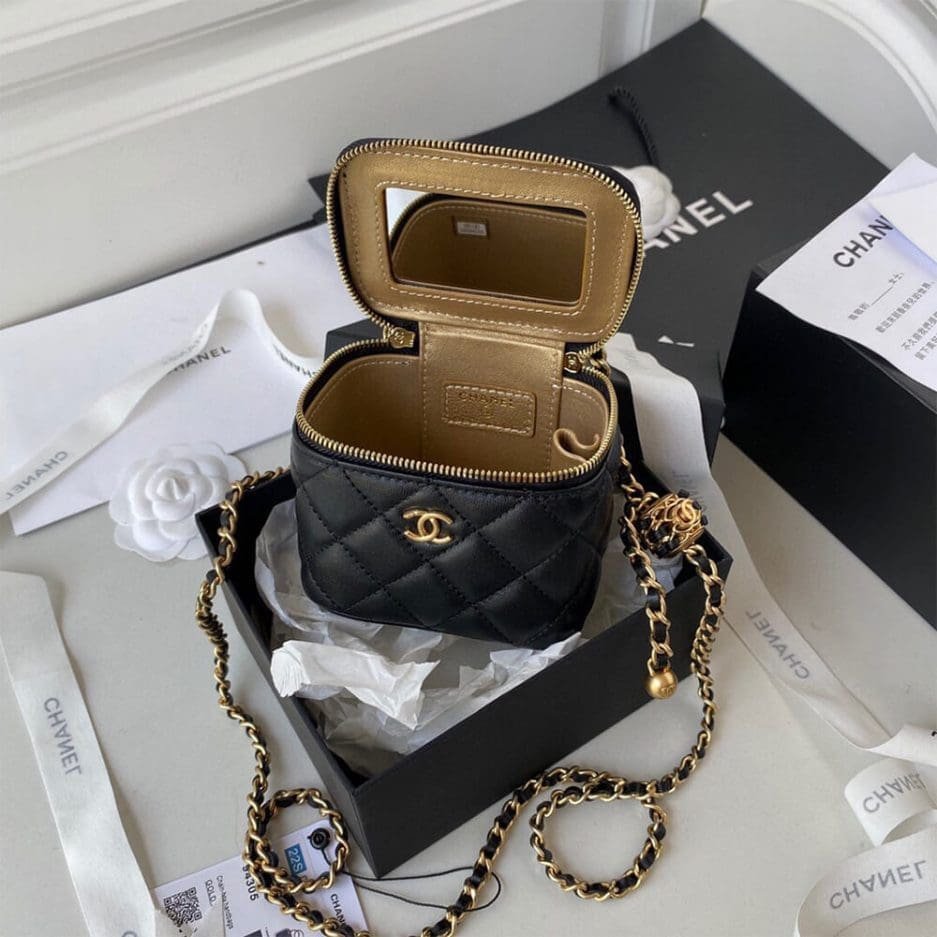 Ch**el SMALL VANITY WITH CHAIN AP2198
