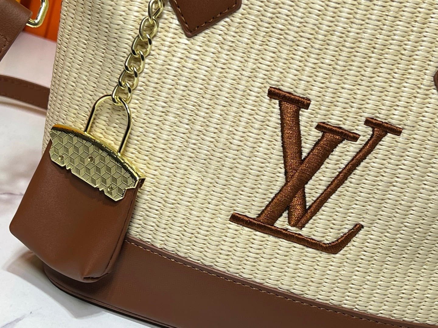 L0vis Vvtt0n Raffia Petit Bucket Tote