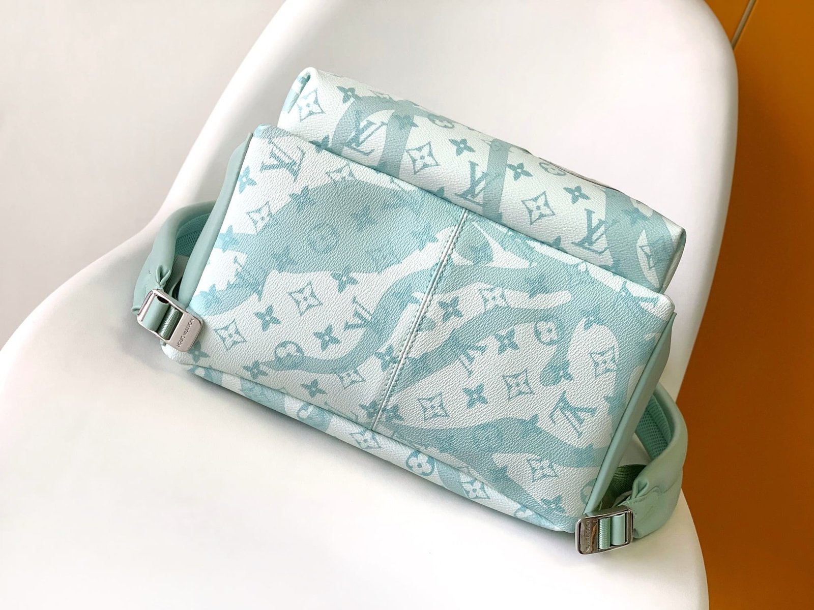L0vis Vvtt0n M22519 Discovery Backpack