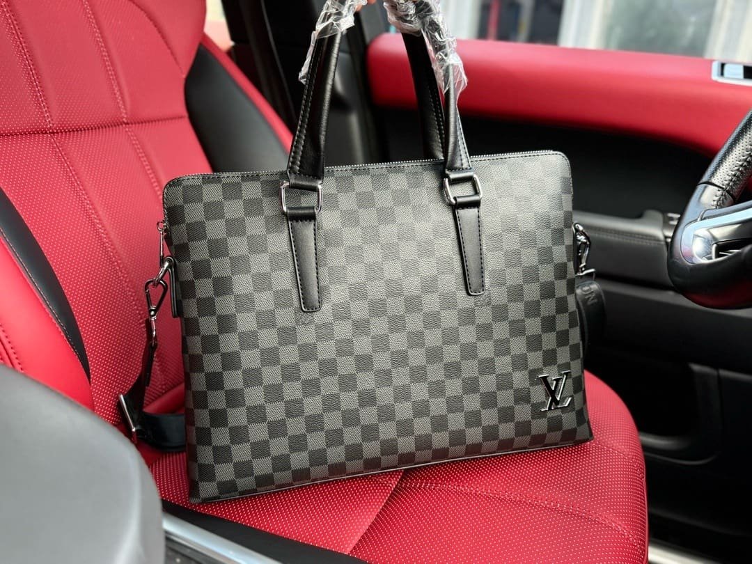 L0vis Vvtt0n briefcase
