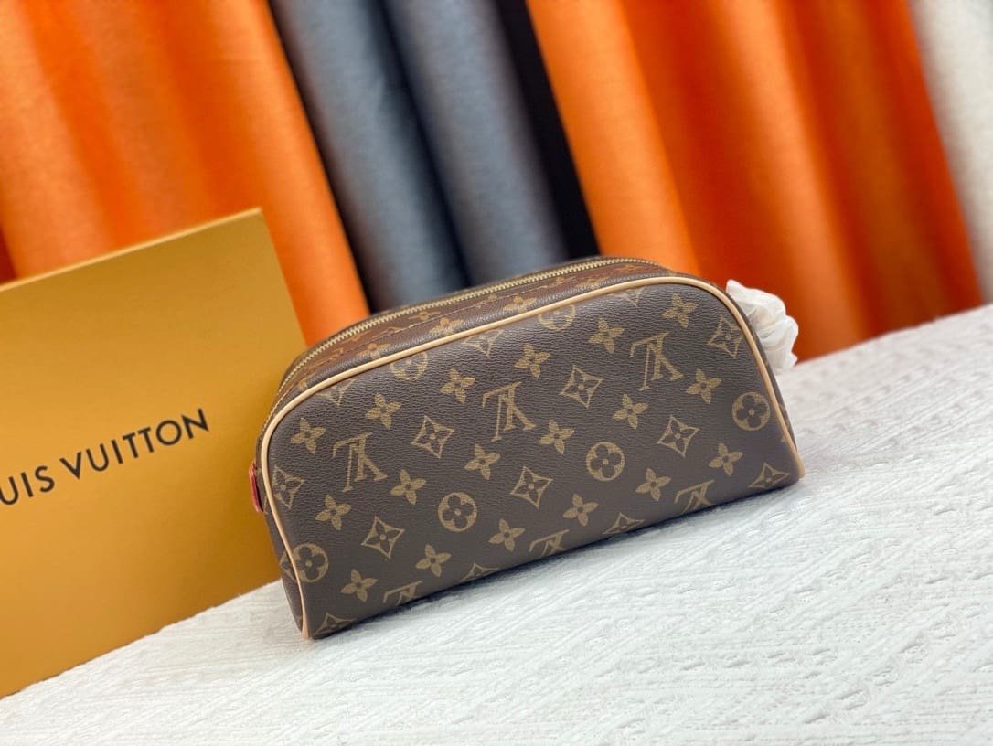 L0vis Vvtt0n King Size Toiletry Bag M47528