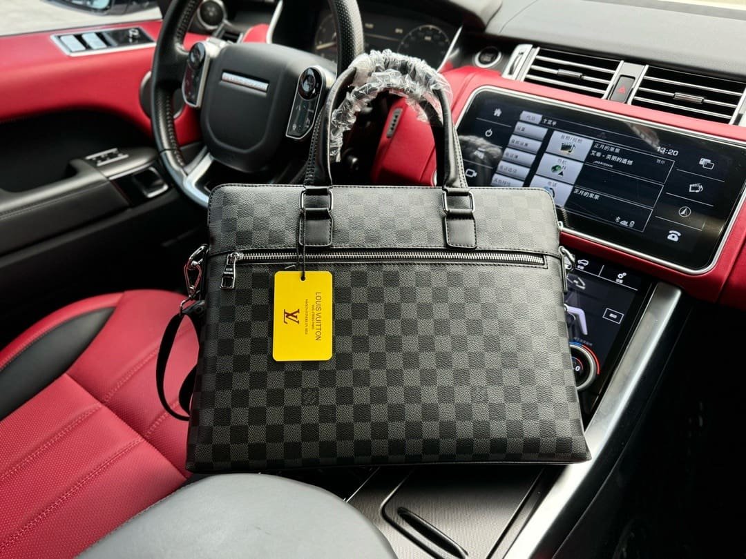 L0vis Vvtt0n briefcase