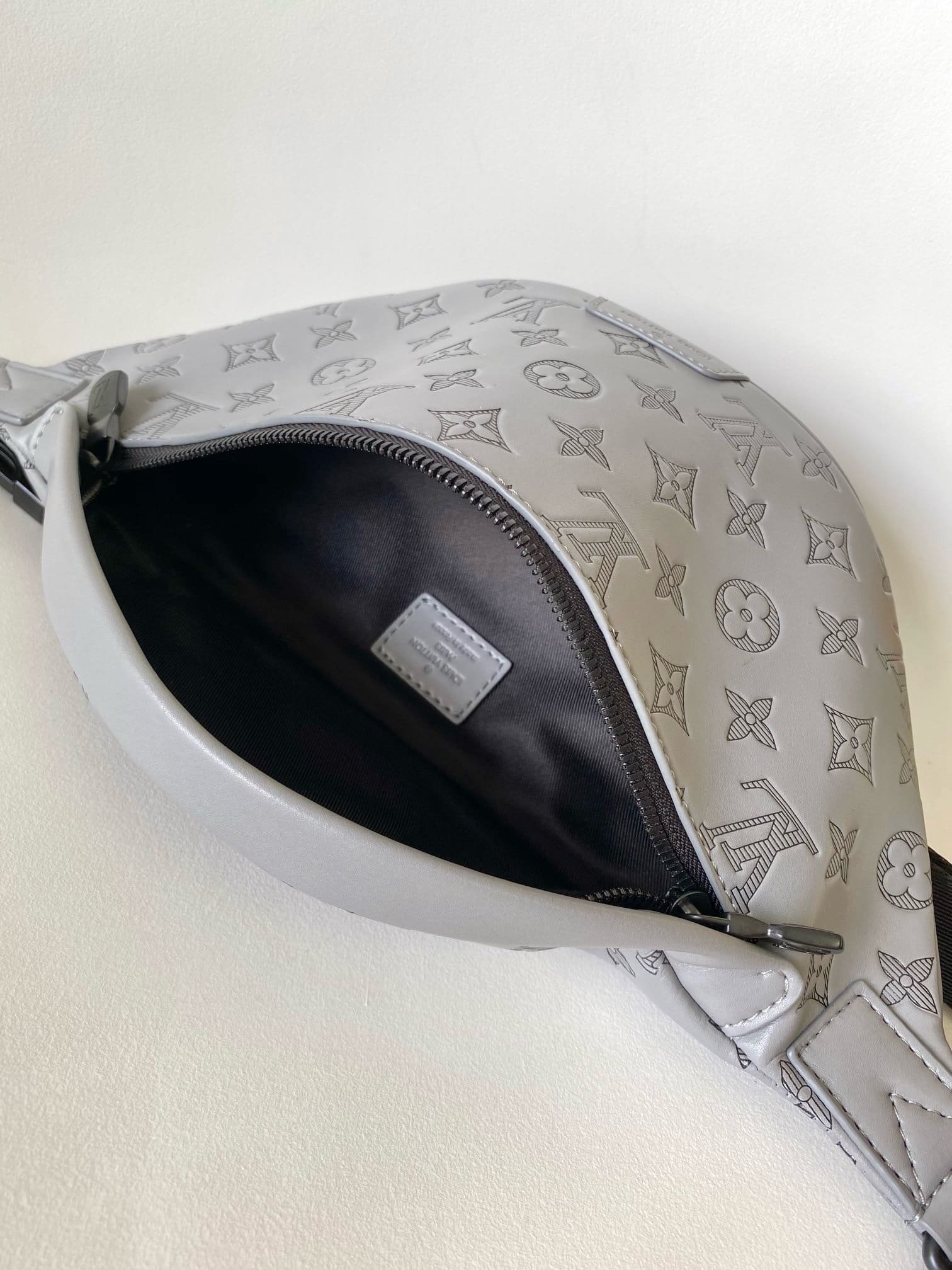 L0vis Vvtt0n M46108 Discovery Bumbag